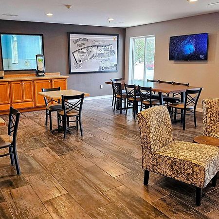 Super 8 By Wyndham Cloverdale In Extérieur photo