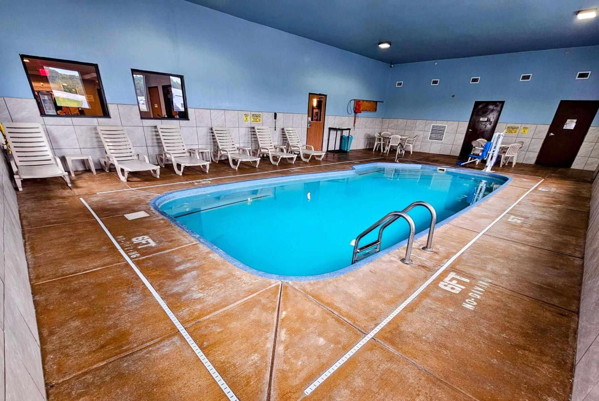 Super 8 By Wyndham Cloverdale In Extérieur photo