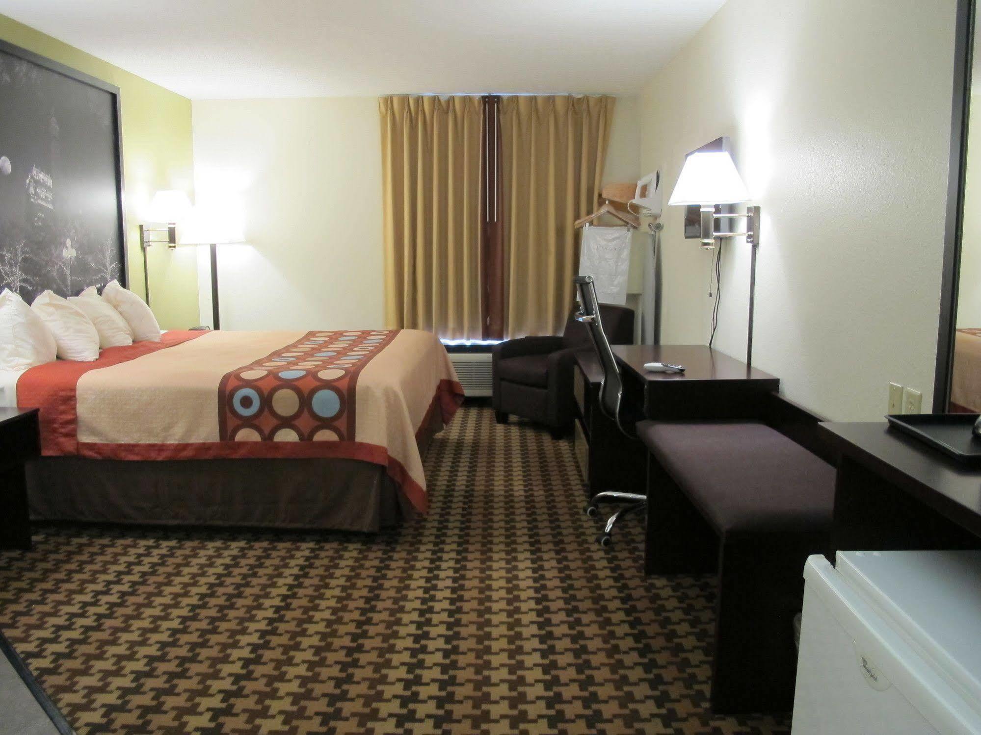 Super 8 By Wyndham Cloverdale In Extérieur photo
