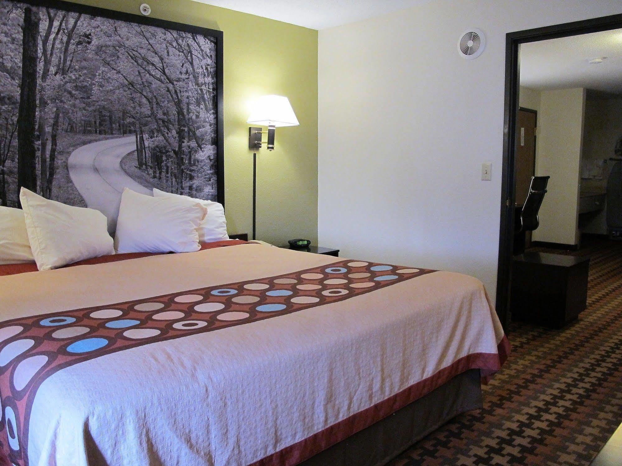 Super 8 By Wyndham Cloverdale In Extérieur photo