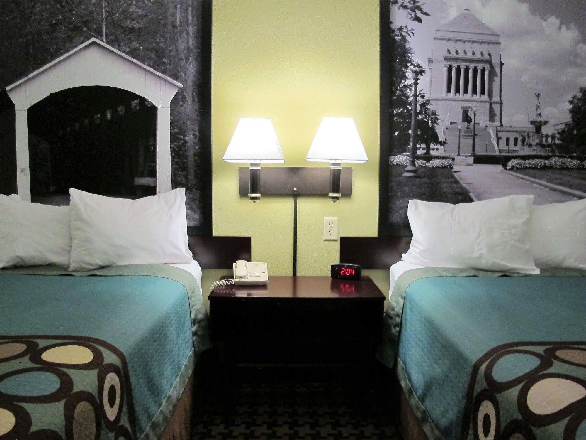 Super 8 By Wyndham Cloverdale In Extérieur photo