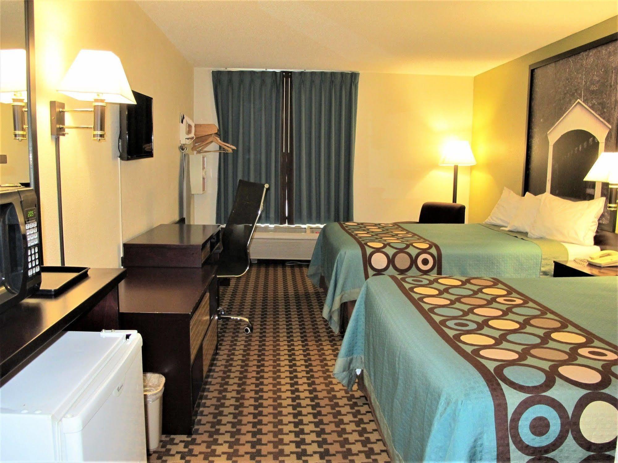 Super 8 By Wyndham Cloverdale In Extérieur photo