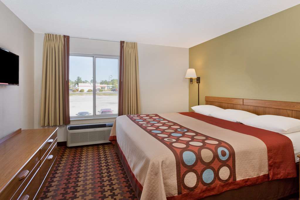 Super 8 By Wyndham Cloverdale In Chambre photo